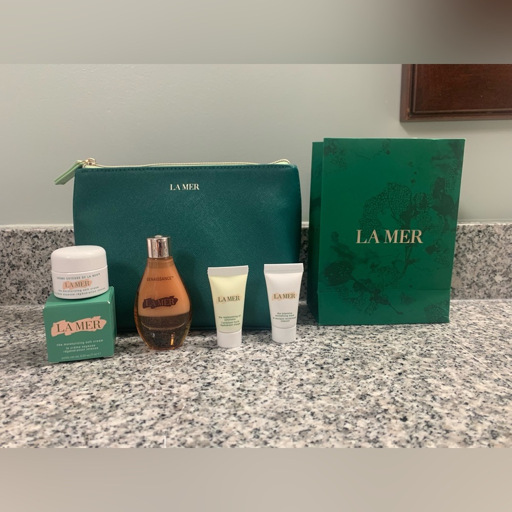 La Mer Skincare Collection with Emerald Green Bag